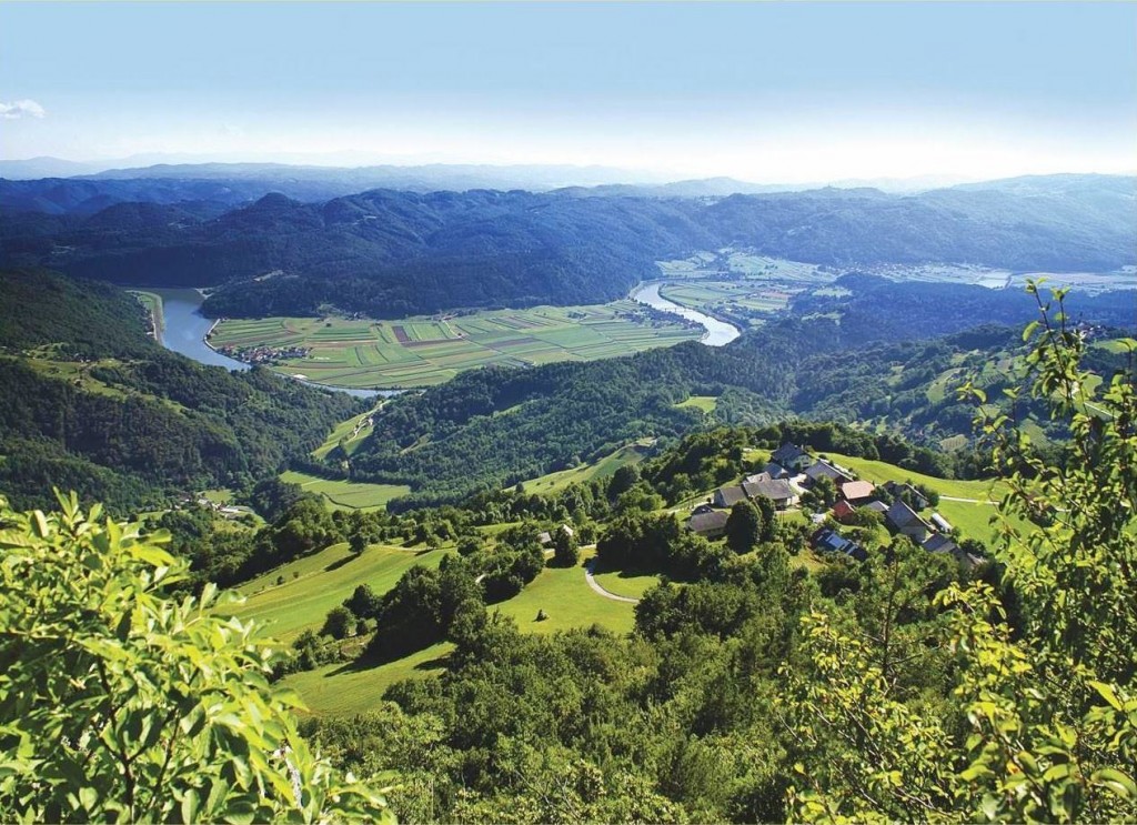 Pogled iz Lisce na Savo pri Šmarčni in Kompolju