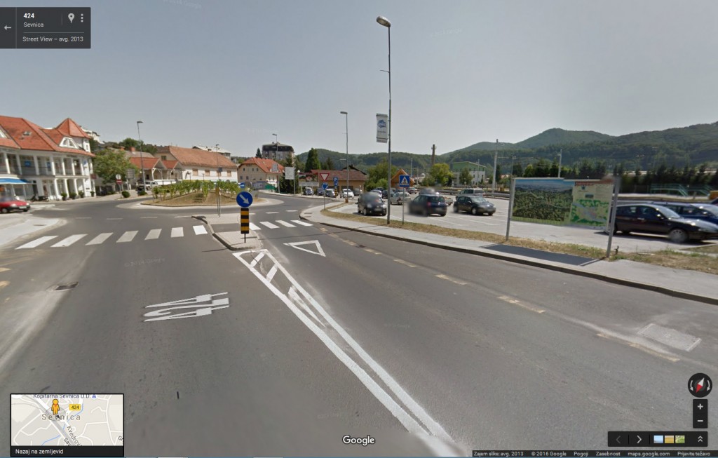 Pogled na rondo in smeri Zidanega mosta, zbirno mesto na parkirišču desno